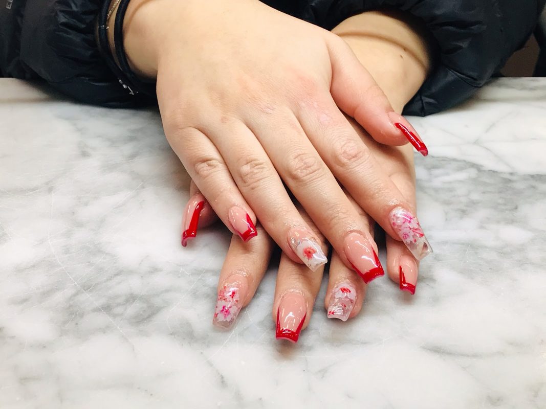 Woman receive care service by professional Beautician Manicure at spa  centre. Nail beauty salon use nail file for Glazing treatment. manicurist  make nail customer to beautiful. body care spa treatment 20808976 Stock