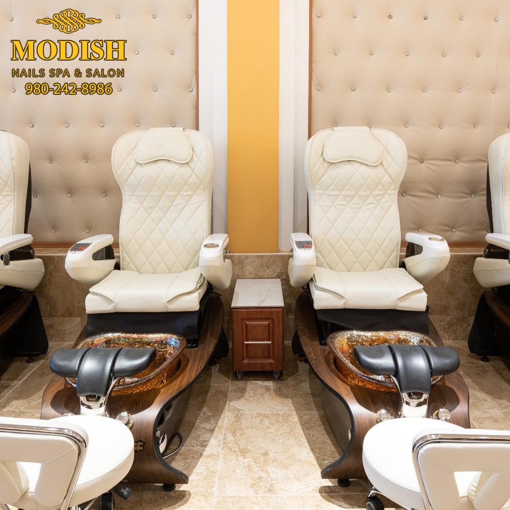 Clear your mind and rejuvenate your senses at our graceful salon!