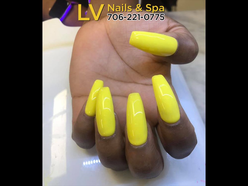SUMMER INSPIRED MANICURED NAILS | Creative Nails World